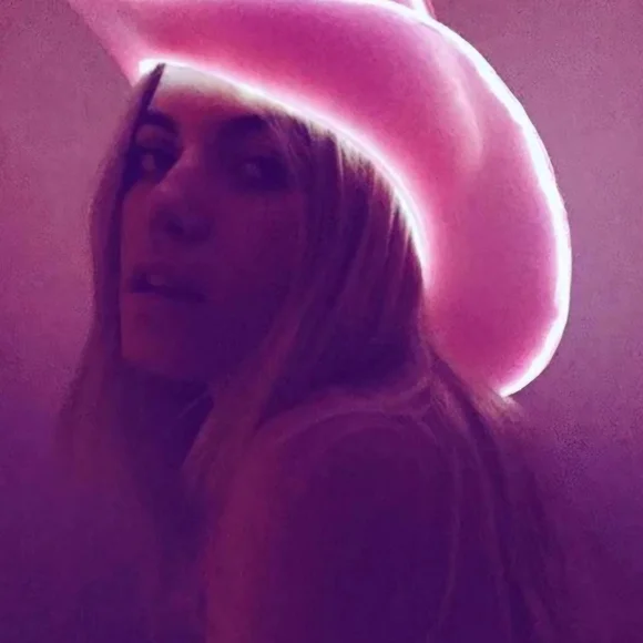 Pink Hat - Picture 3 of 4